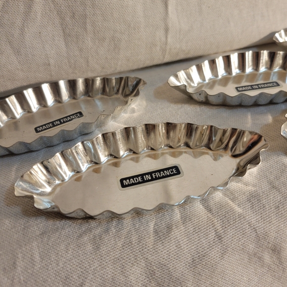 Vintage Set of 6 Made In France Mini Metal Tart Tins - Picture 6 of 9